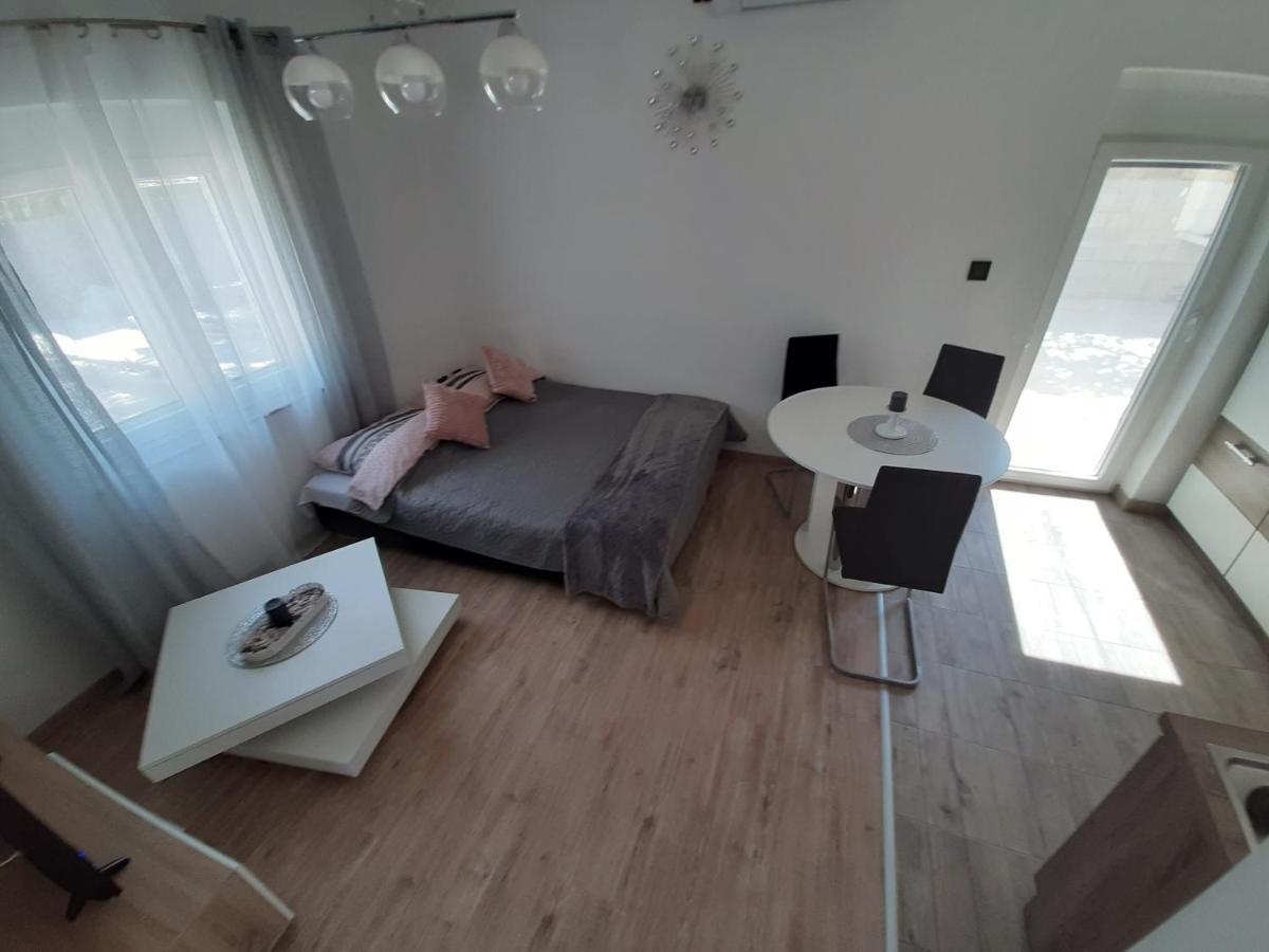 Ferienhaus Karlo Pridraga エクステリア 写真
