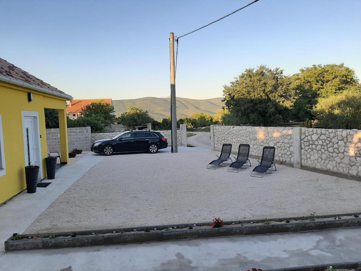 Ferienhaus Karlo Pridraga エクステリア 写真