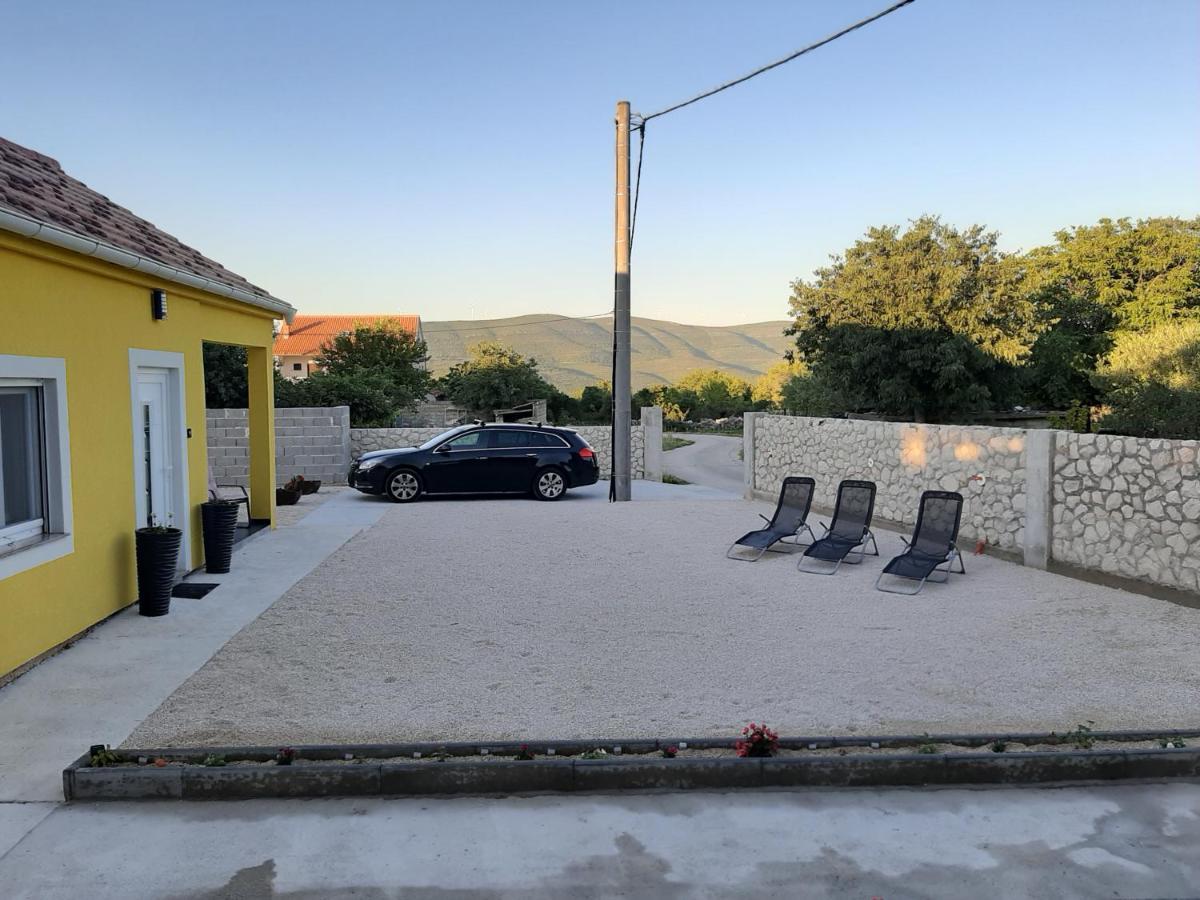 Ferienhaus Karlo Pridraga エクステリア 写真