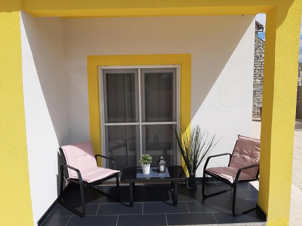 Ferienhaus Karlo Pridraga エクステリア 写真