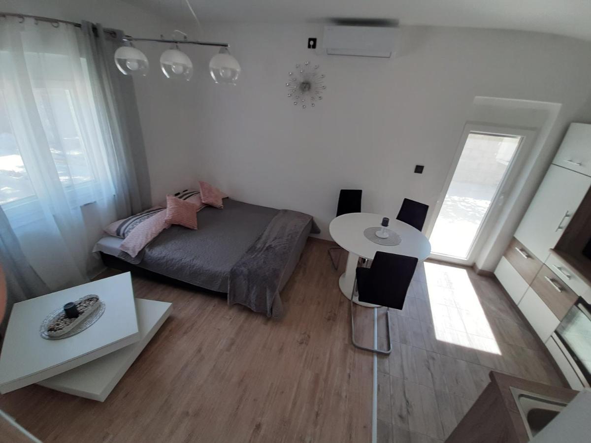 Ferienhaus Karlo Pridraga エクステリア 写真