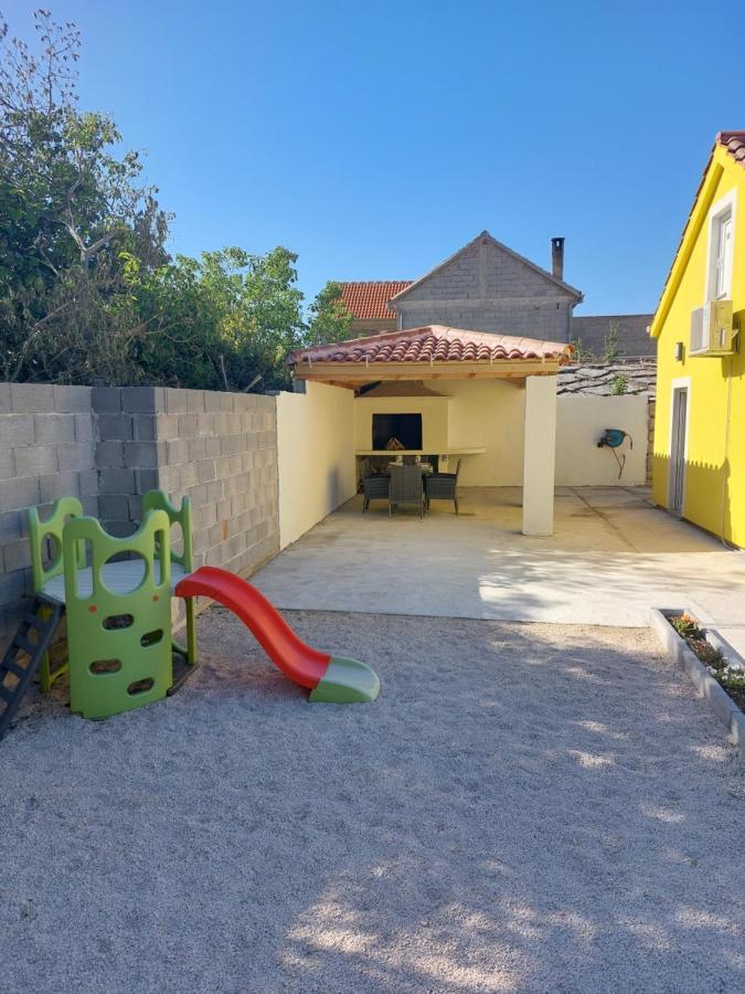 Ferienhaus Karlo Pridraga エクステリア 写真