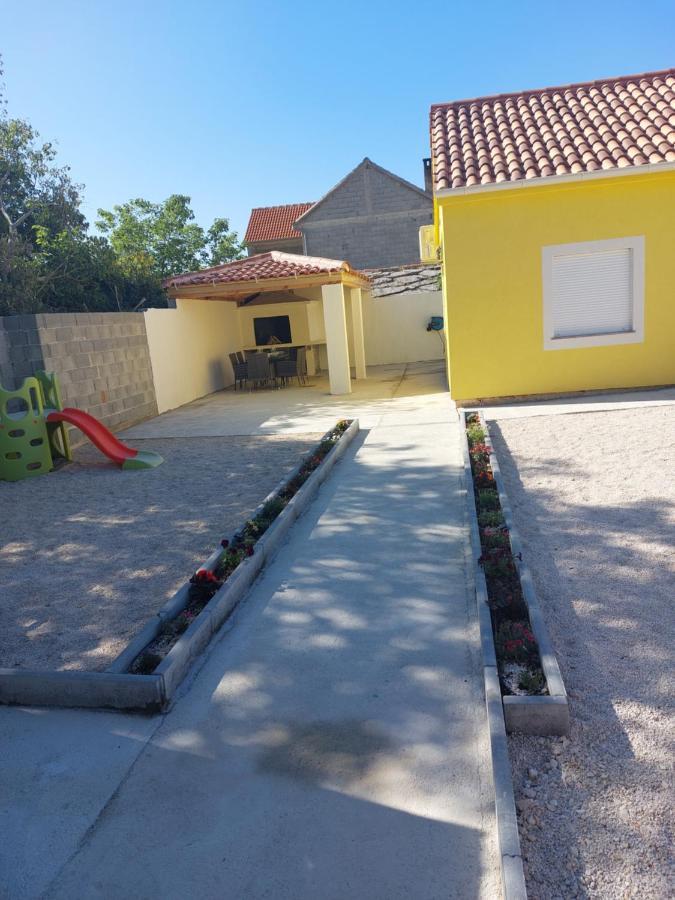 Ferienhaus Karlo Pridraga エクステリア 写真