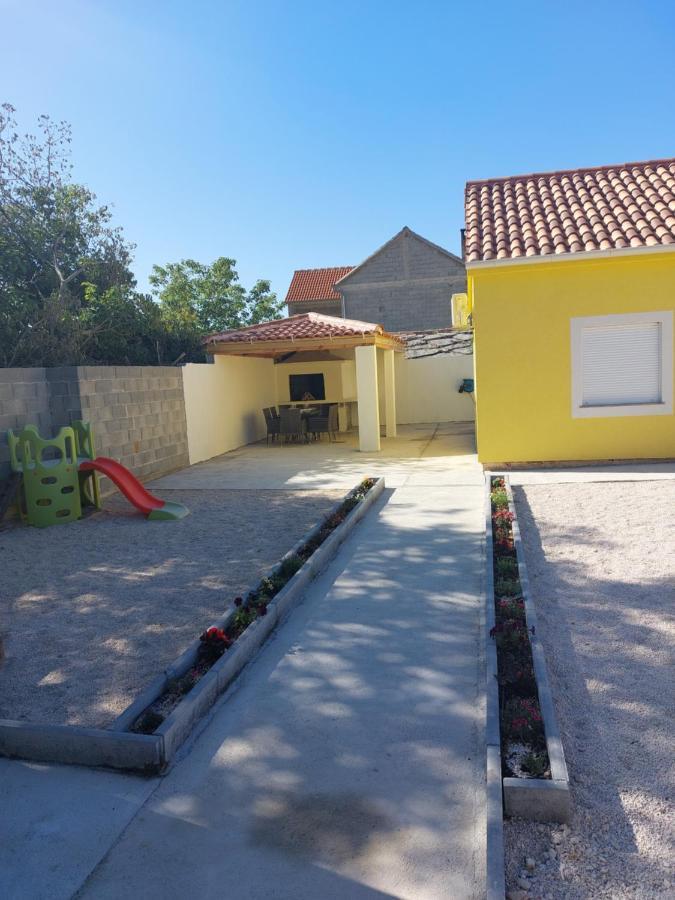 Ferienhaus Karlo Pridraga エクステリア 写真