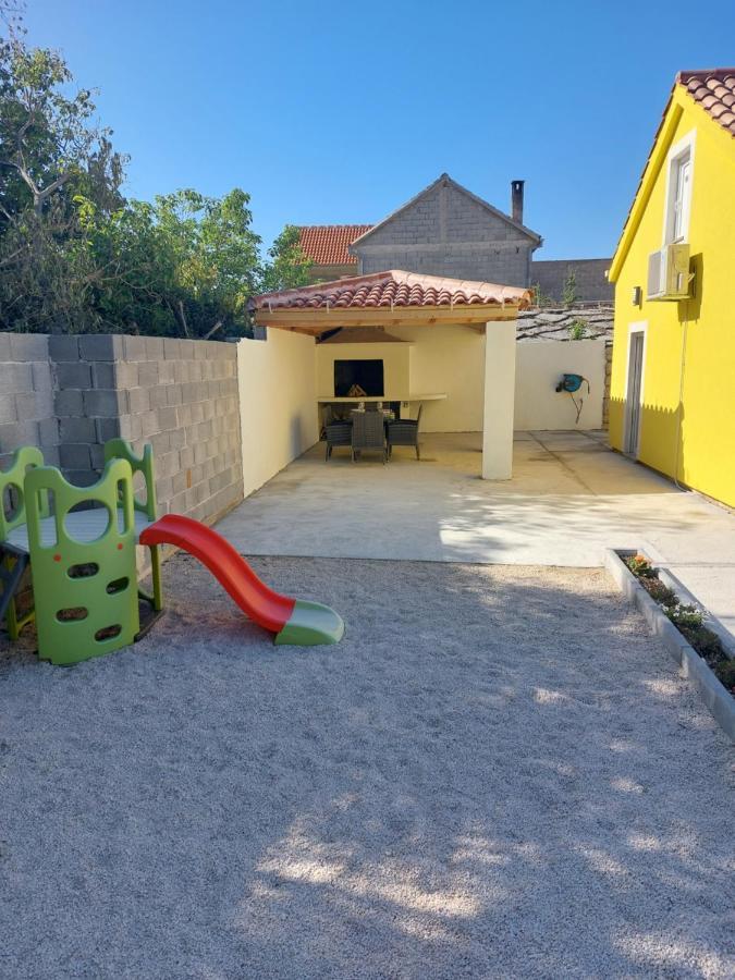 Ferienhaus Karlo Pridraga エクステリア 写真